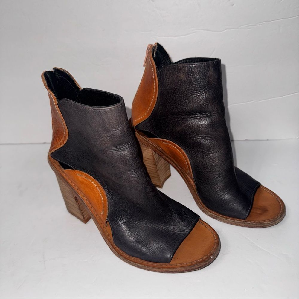 Free People Phoenix heeled booties in black and tan leather size 36
